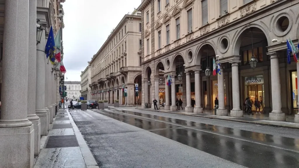 Via Roma e l'inizio del centro pedonale torino
